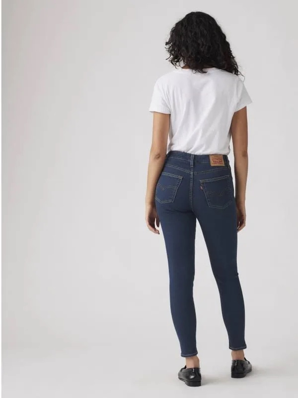 Levi’s 721 High-Rise Skinny Jeans in Dark Blue - Women Size 30